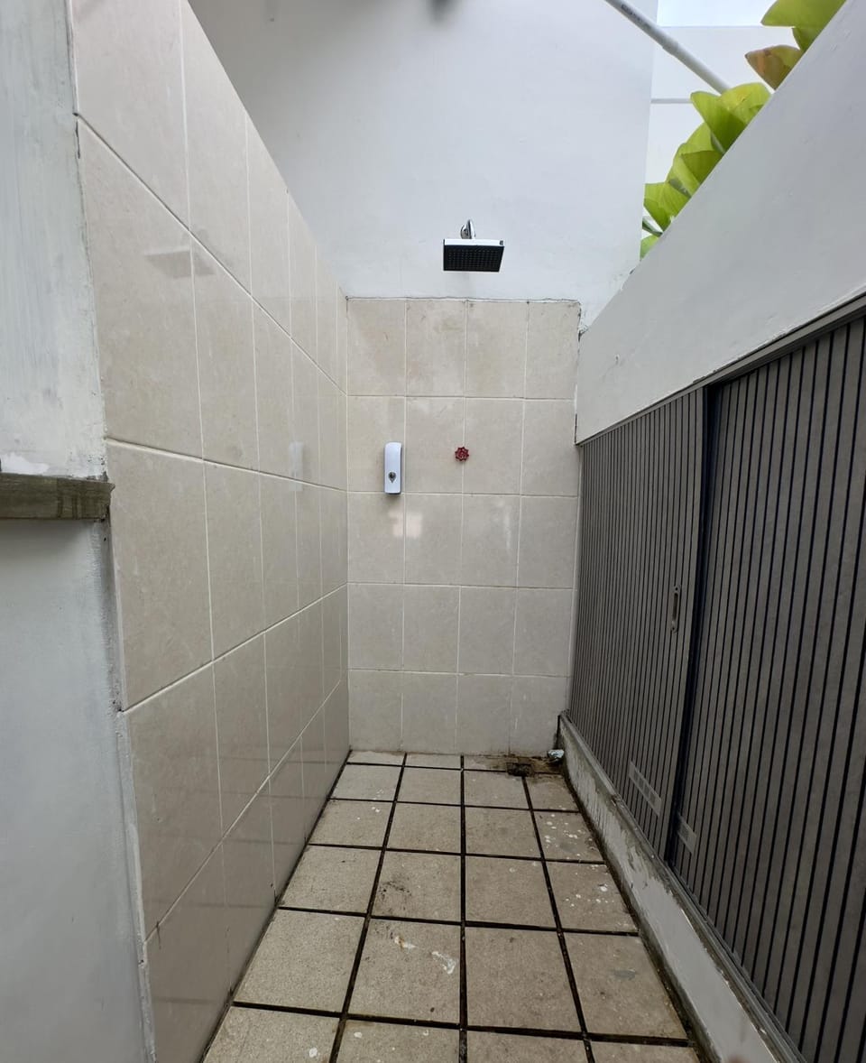 Shower, Swimming pool