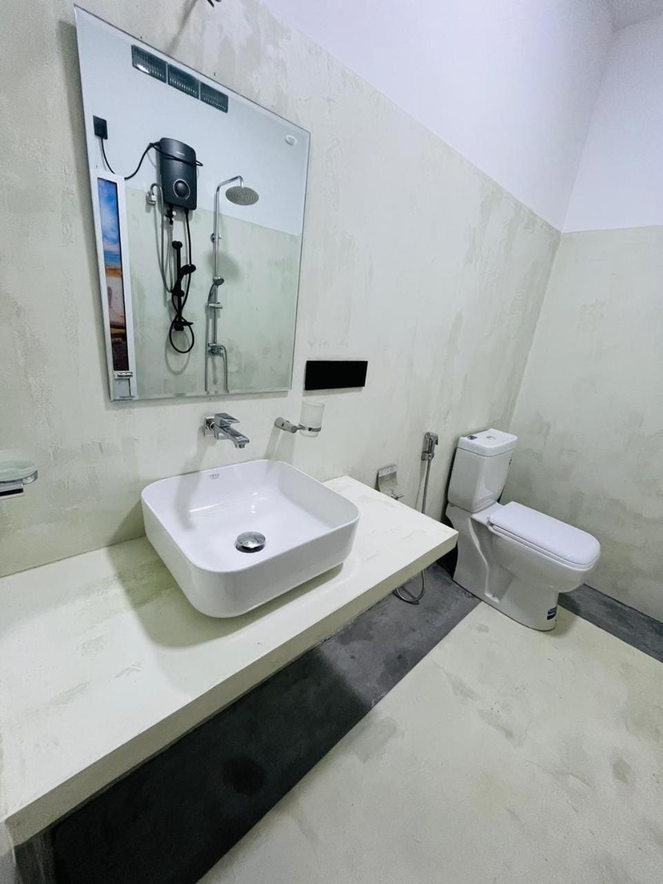 Home & Hill Apartment in Ahangama