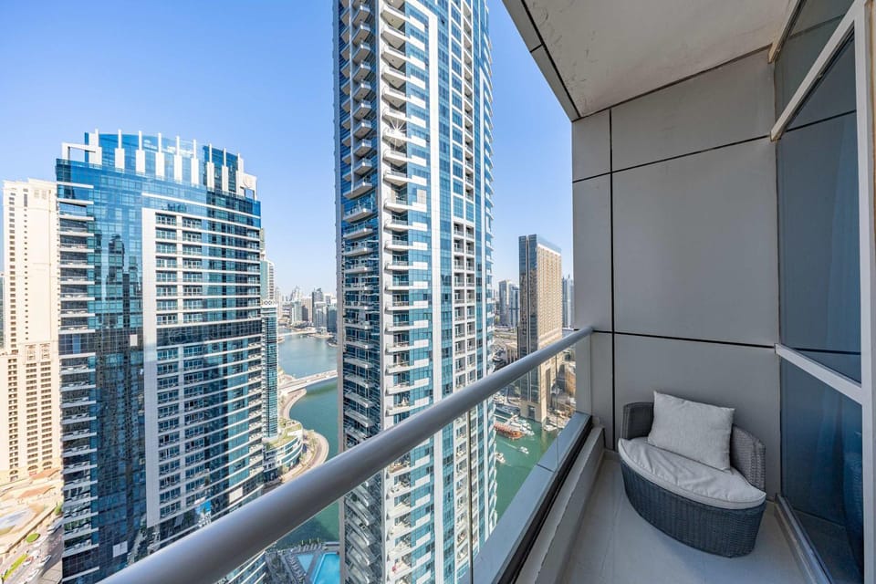 Free housekeeping visits during your stay - StayShort - 2BR in Dubai Marina that Sleeps 6 with Water Views Apartment in Dubai