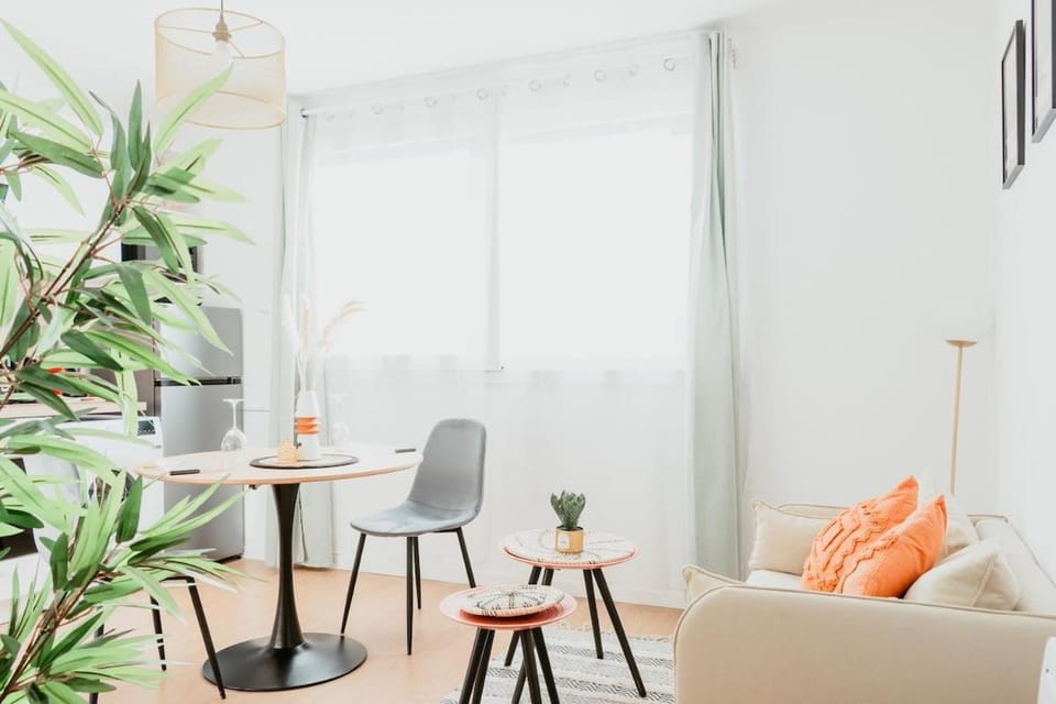 TV and multimedia, Living room, Seating area, Dining area, furniture, heating, internet, storage