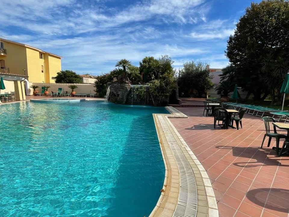 Swimming pool