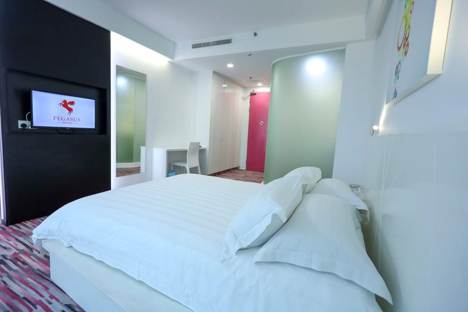 Bed, TV and multimedia, Photo of the whole room, Bedroom, air conditioner