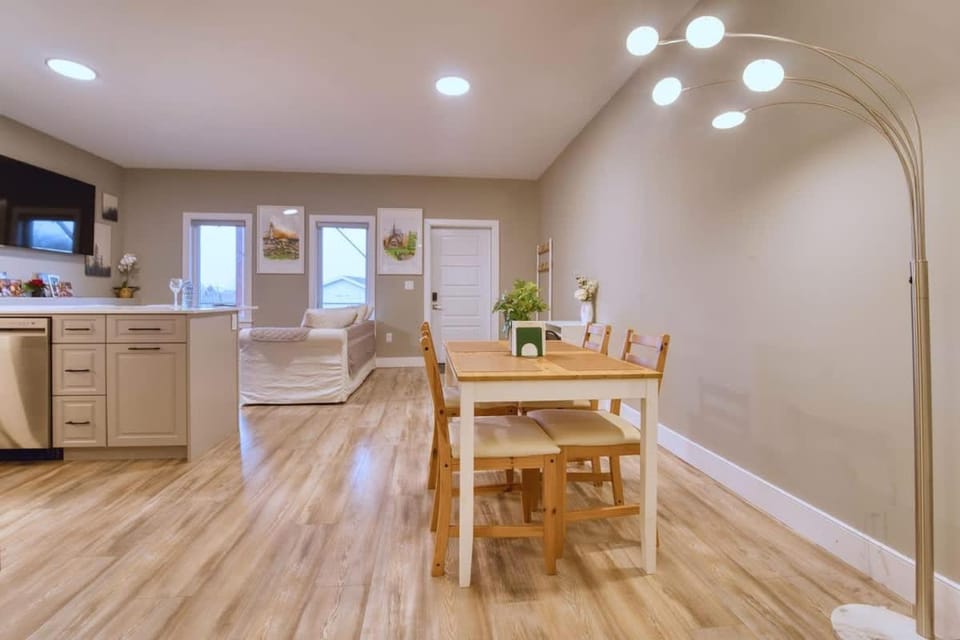 1 Bed - King size Nature to City Getaway House in Halifax