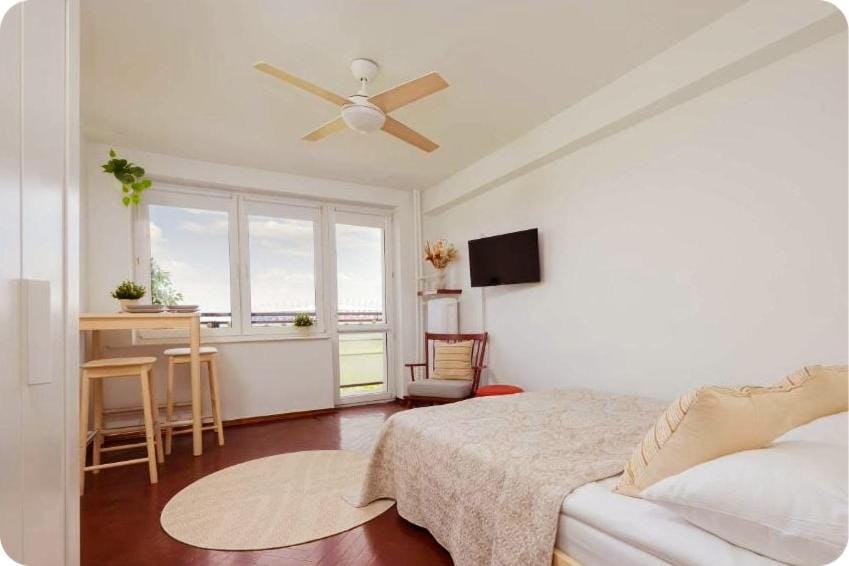 Cozy Stay Salezego Apartment Stadium View Apartment in Warsaw