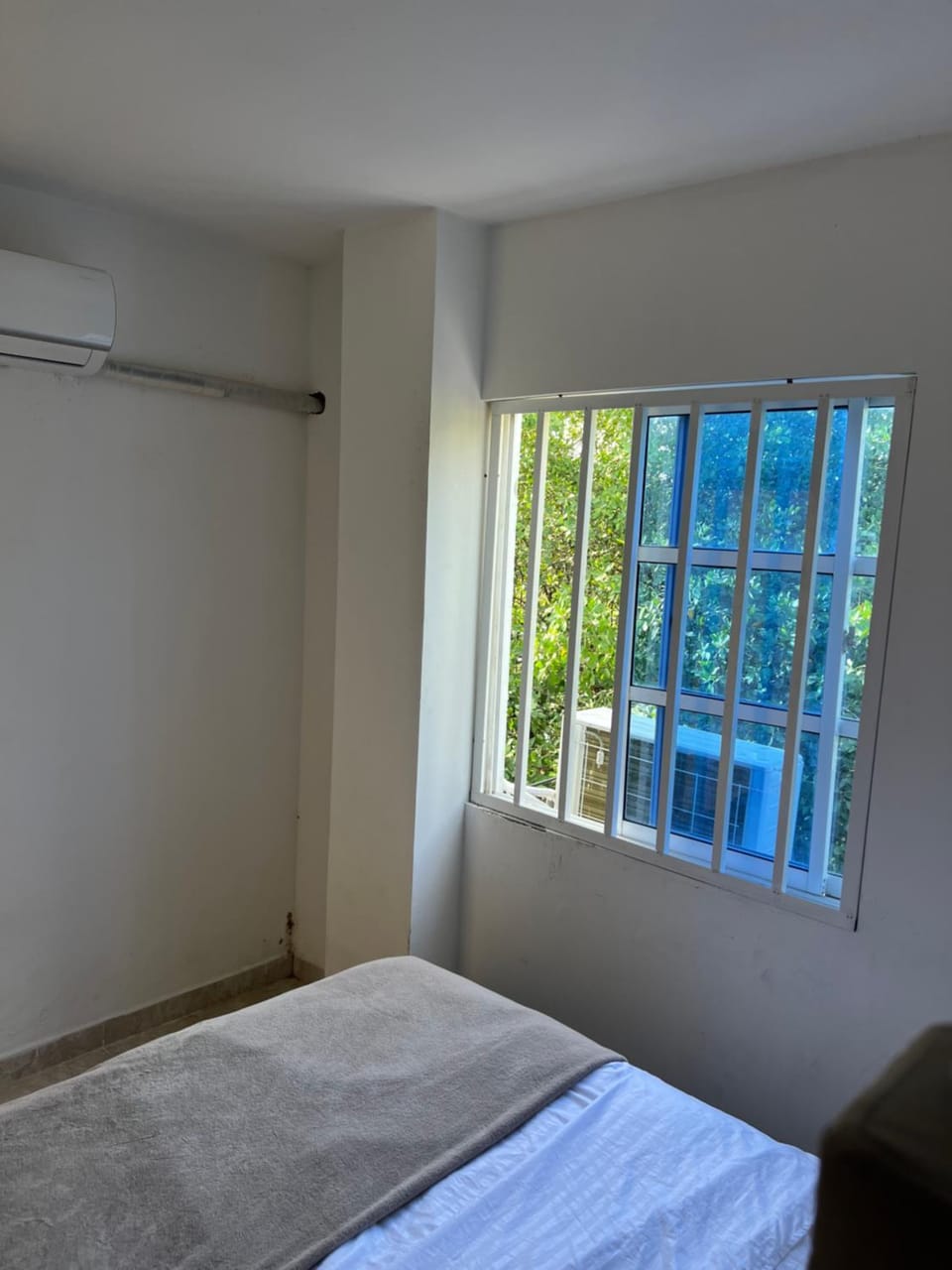 Bed, Photo of the whole room, Bedroom, air conditioner