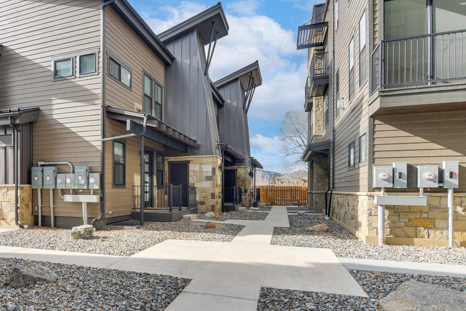 4 Mi to Granby Ranch: Gem w/ Balcony & Mtn Views! House in Granby