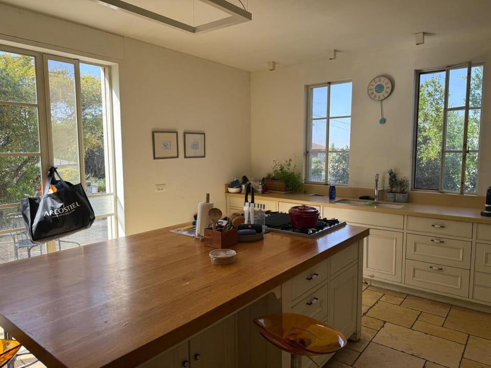 The house in the moshav Villa in Center District
