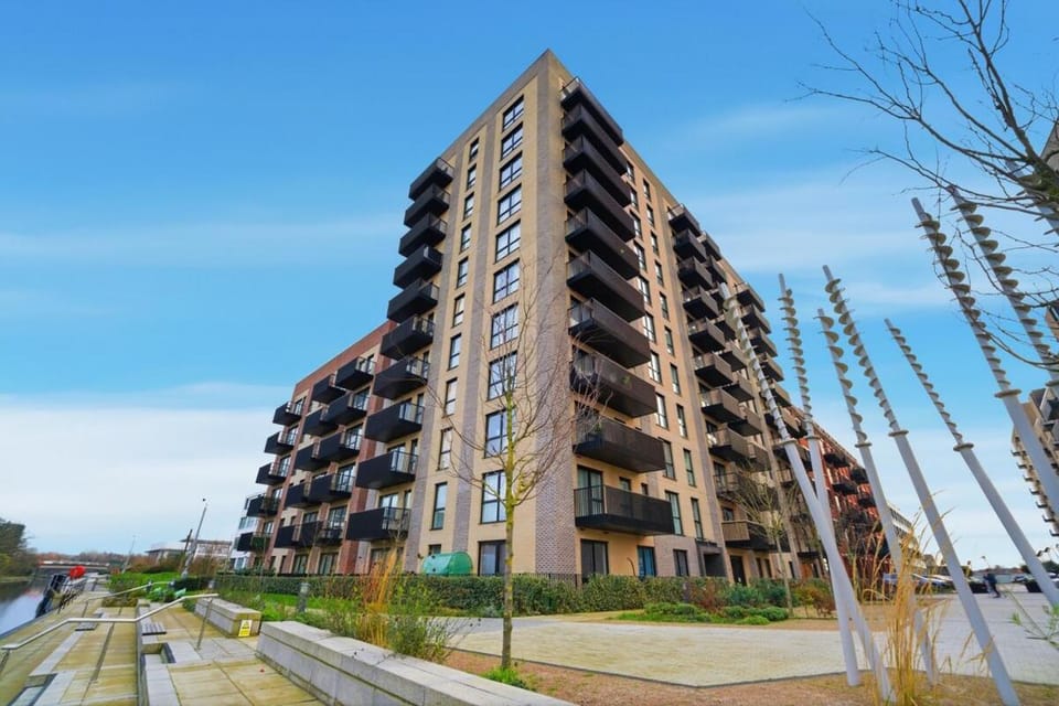 Property building, Day, City view, Street view