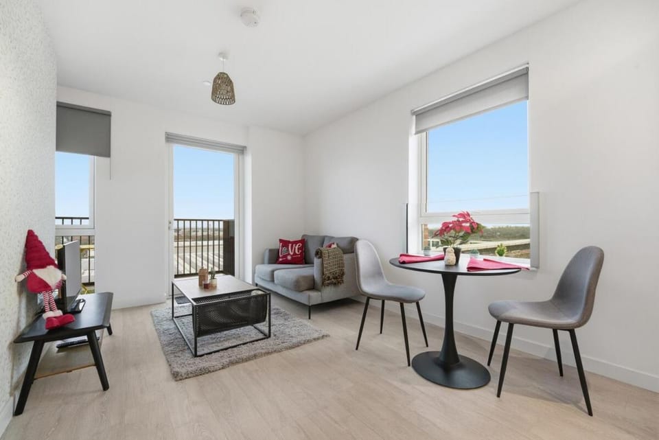 View (from property/room), Balcony/Terrace, Living room, Seating area, Dining area