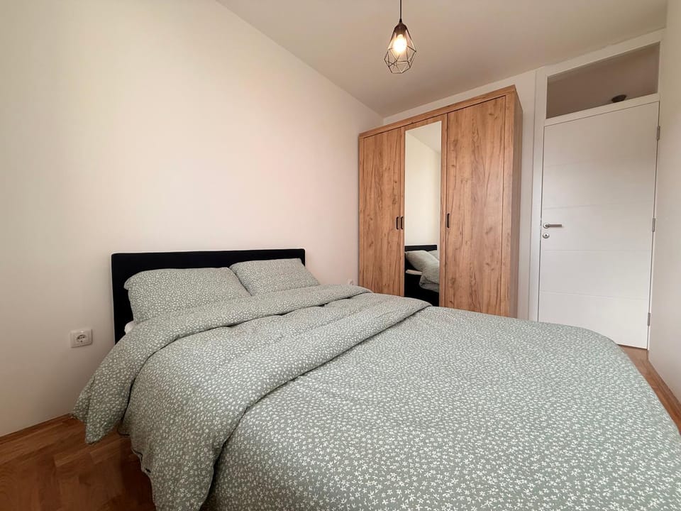 Bedroom, wardrobe