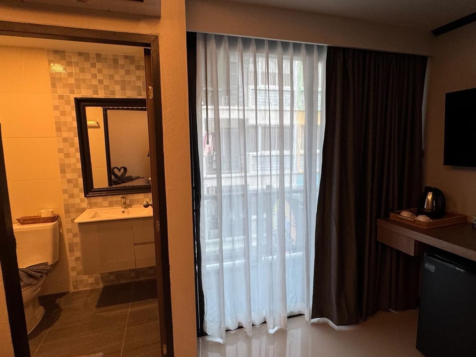 Black Pantera House Hotel in Patong