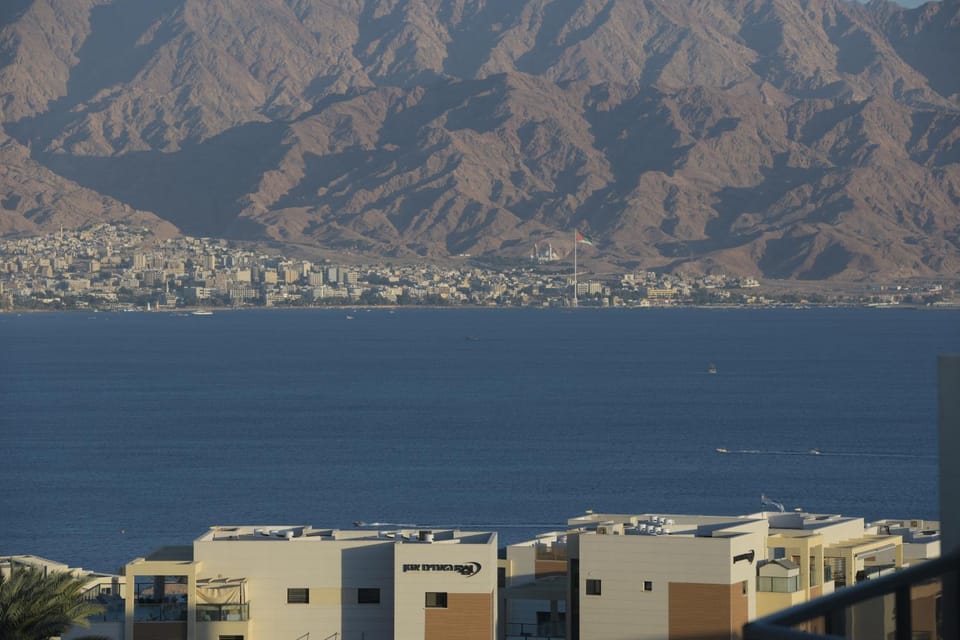 Mountain view, Sea view