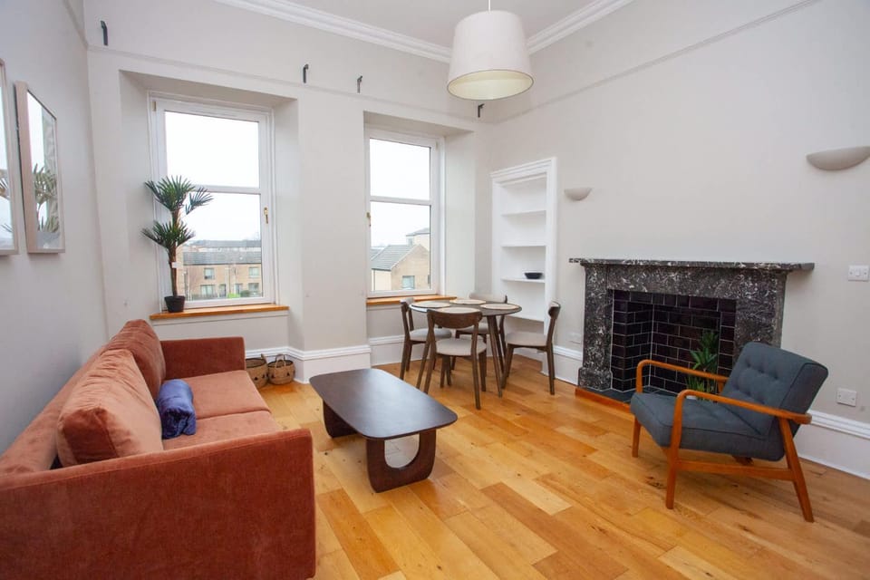 Stylish Southside 2 Bedroom Flat with Free Parking Apartment in Glasgow