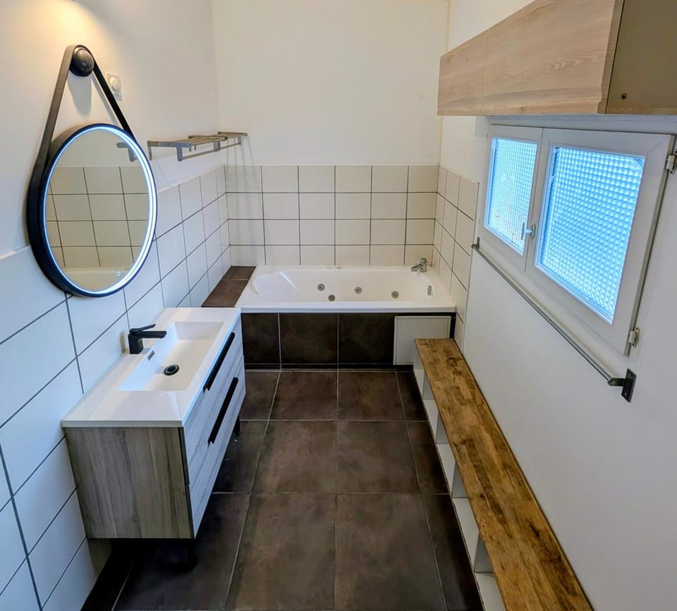 Bathroom, Bath