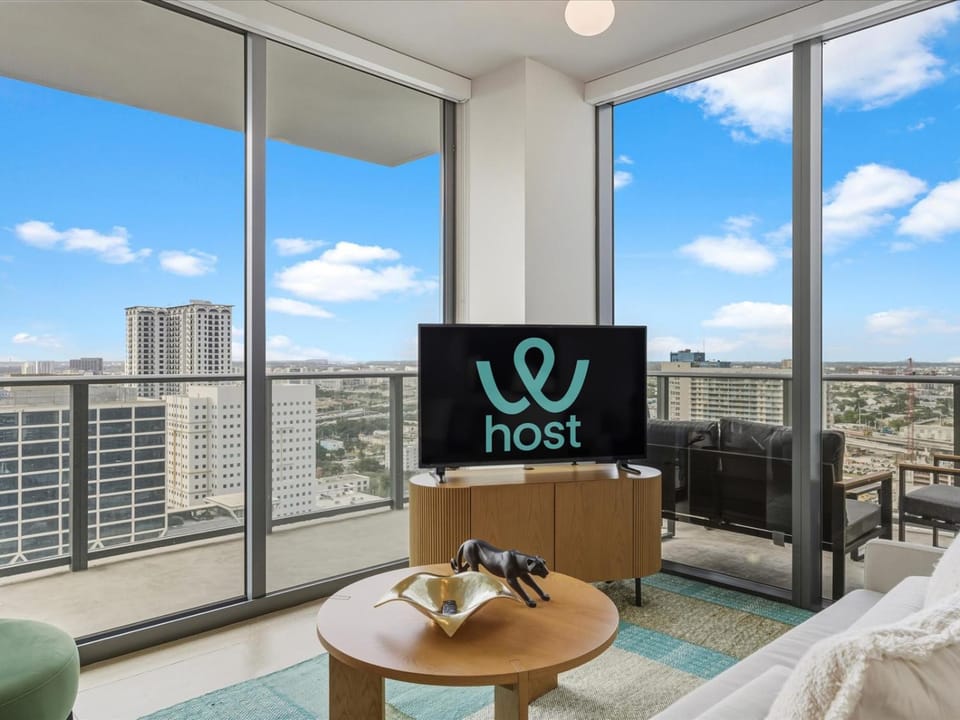 TV and multimedia, View (from property/room), Living room, Seating area, City view