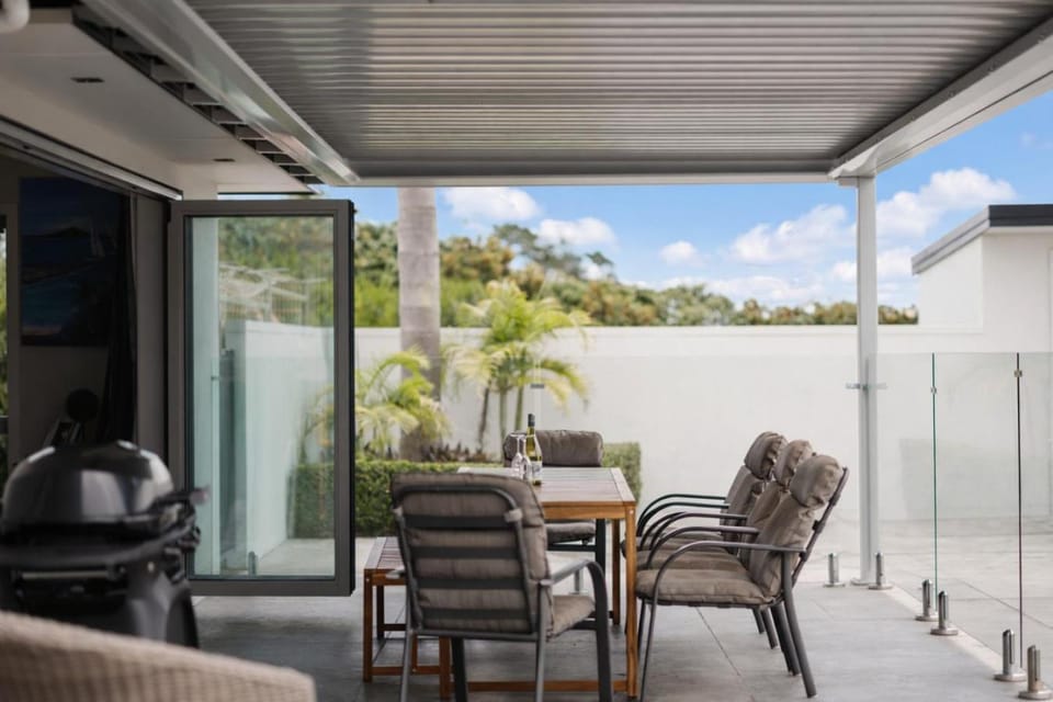 Patio, Day, Balcony/Terrace, Seating area, Dining area