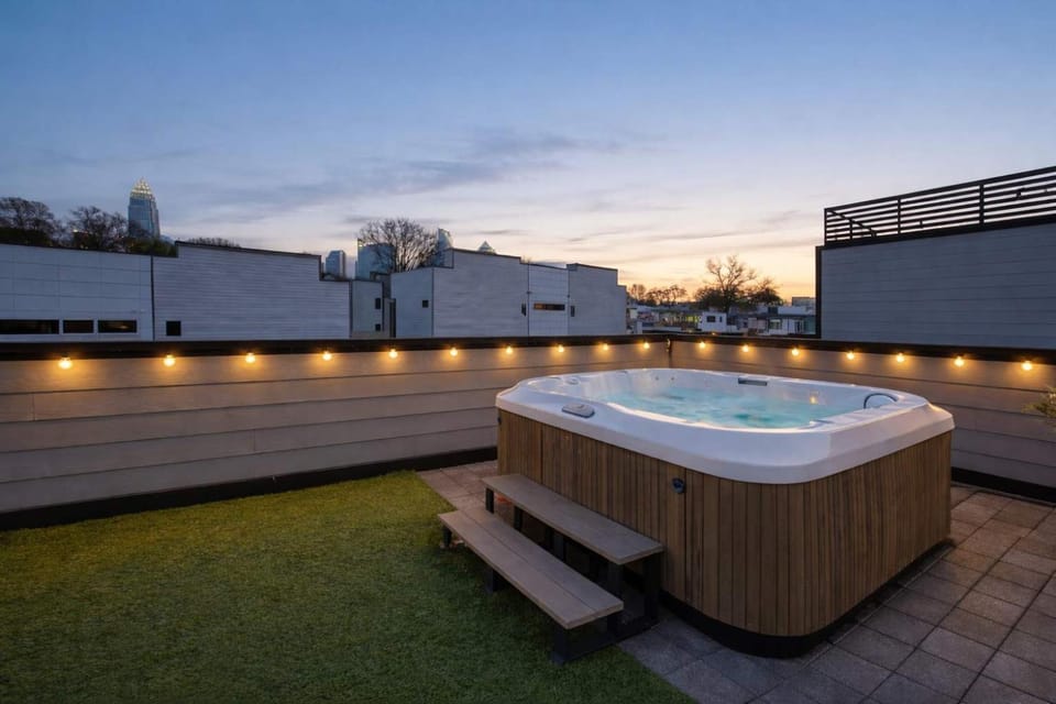 Luxe Townhome Rooftop Hot Tub Parking House in Charlotte