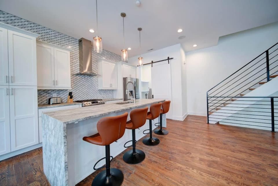 Modern Rooftop Townhome w Hot Tub & Skyline Views House in Charlotte