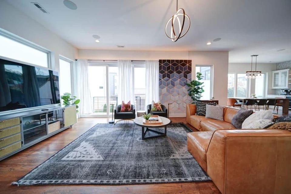Modern Rooftop Townhome w Hot Tub & Skyline Views House in Charlotte