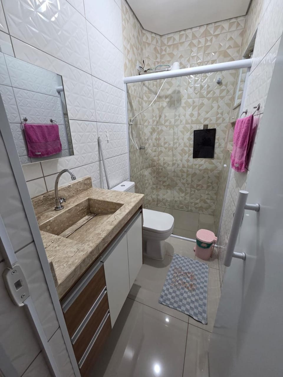 Shower, Toilet, Bathroom, towels