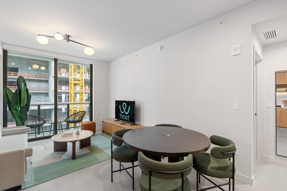 TV and multimedia, Living room, Seating area, Dining area