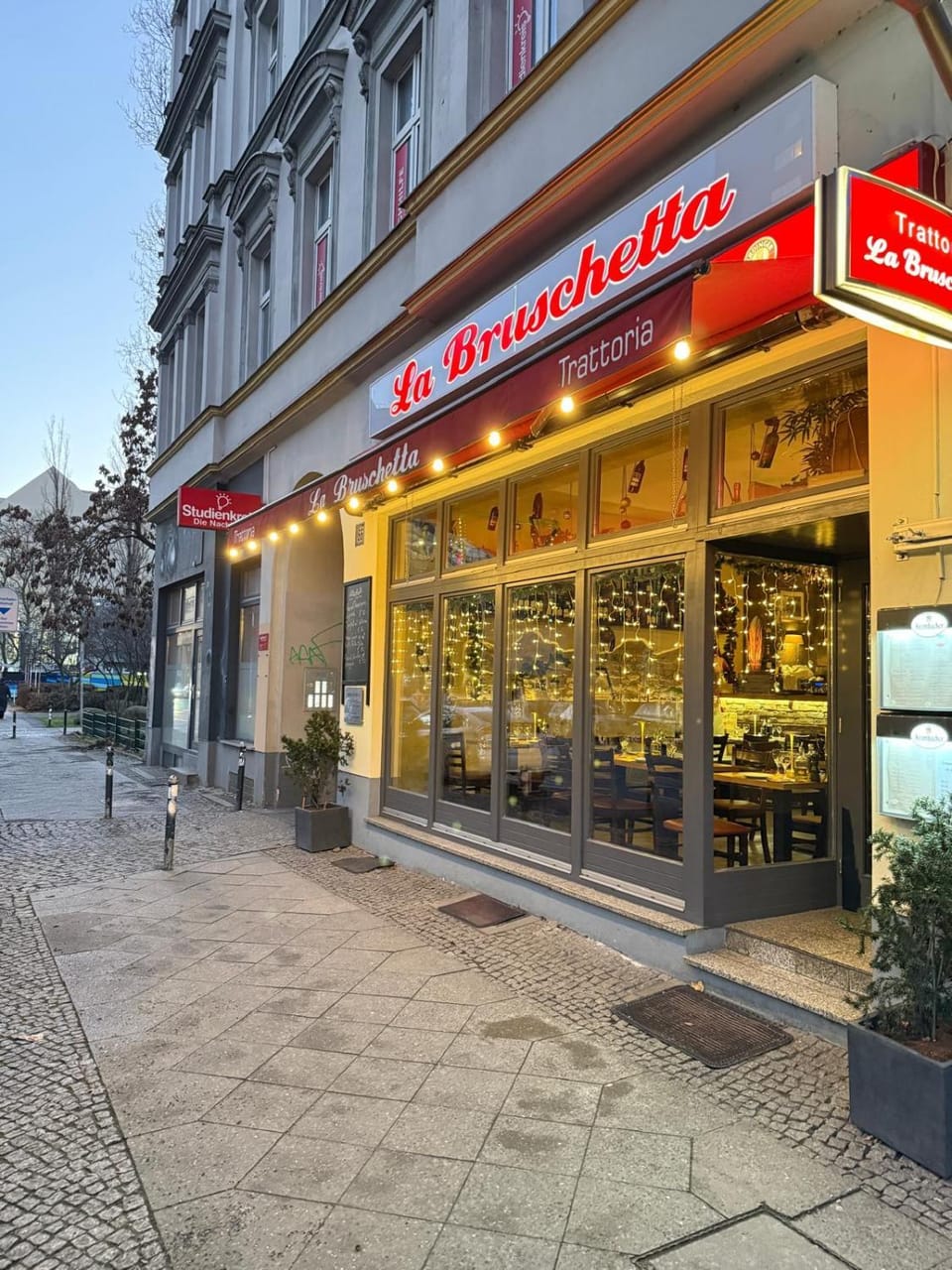 Property building, Restaurant/places to eat, Street view