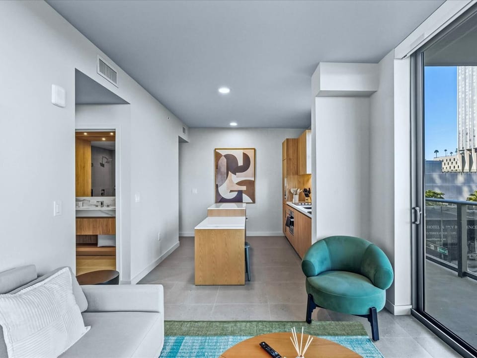 Kitchen or kitchenette, Living room