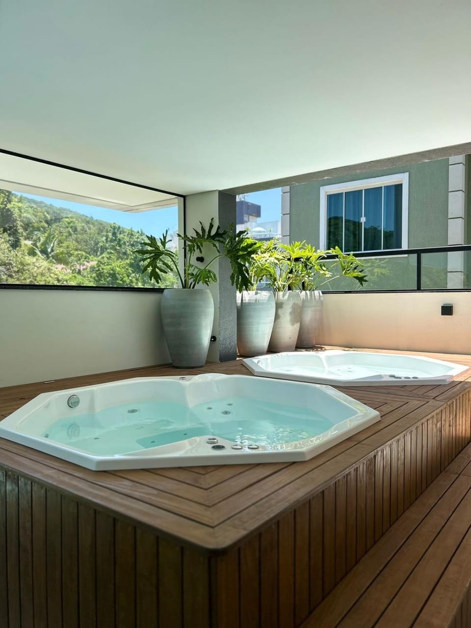 Hot Tub, Swimming pool
