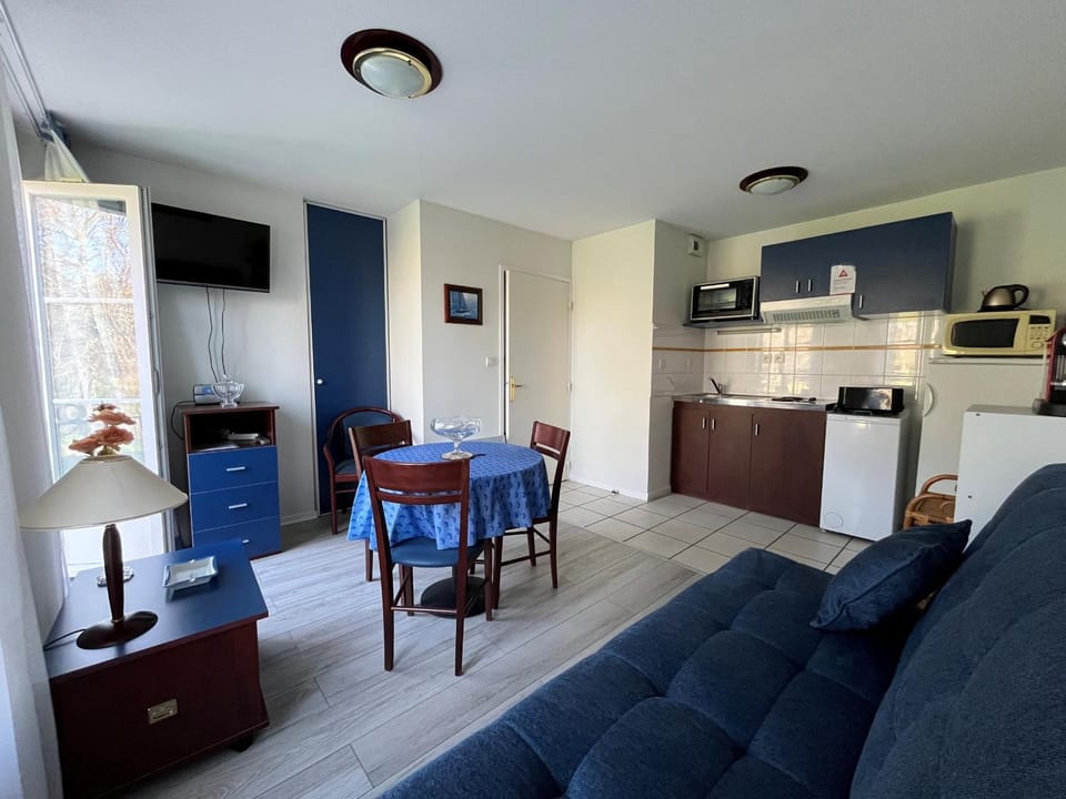 Charmant T2 avec Piscine Commune et WIFI à 200m des Thermes - FR-1-541-175 Apartment in Nouvelle-Aquitaine