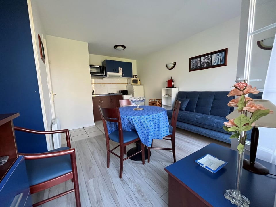 Charmant T2 avec Piscine Commune et WIFI à 200m des Thermes - FR-1-541-175 Apartment in Nouvelle-Aquitaine