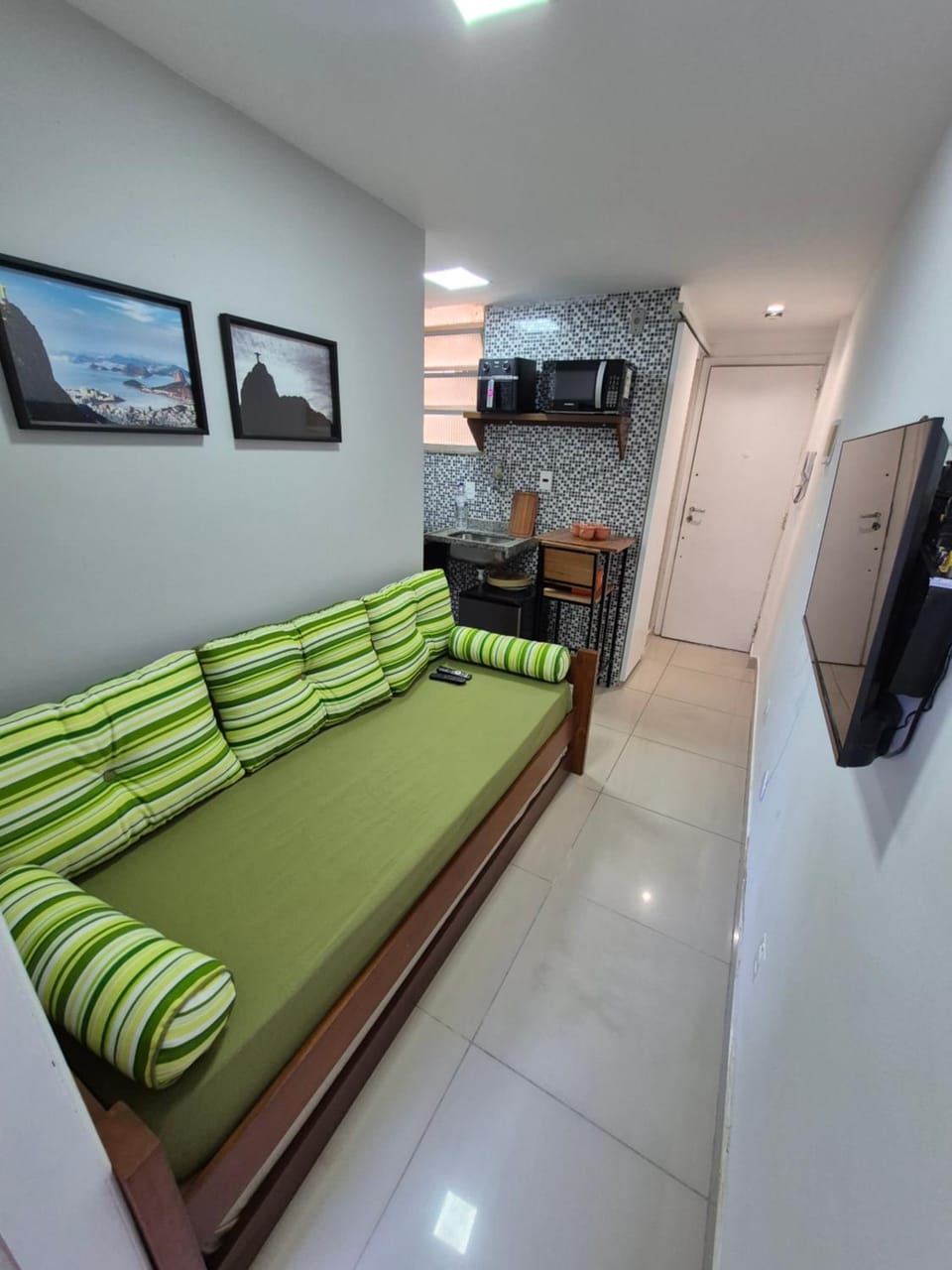 Apartamento a 4 quadras do palco principal do réveillon em Copacabana para até 3 pessoas Apartment in Rio de Janeiro
