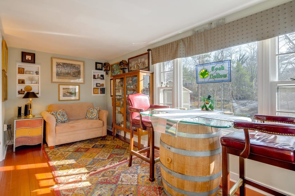 Hike, Sip & Explore! Blue Ridge Mtn Cabin w/ Porch Cabin in Asheville