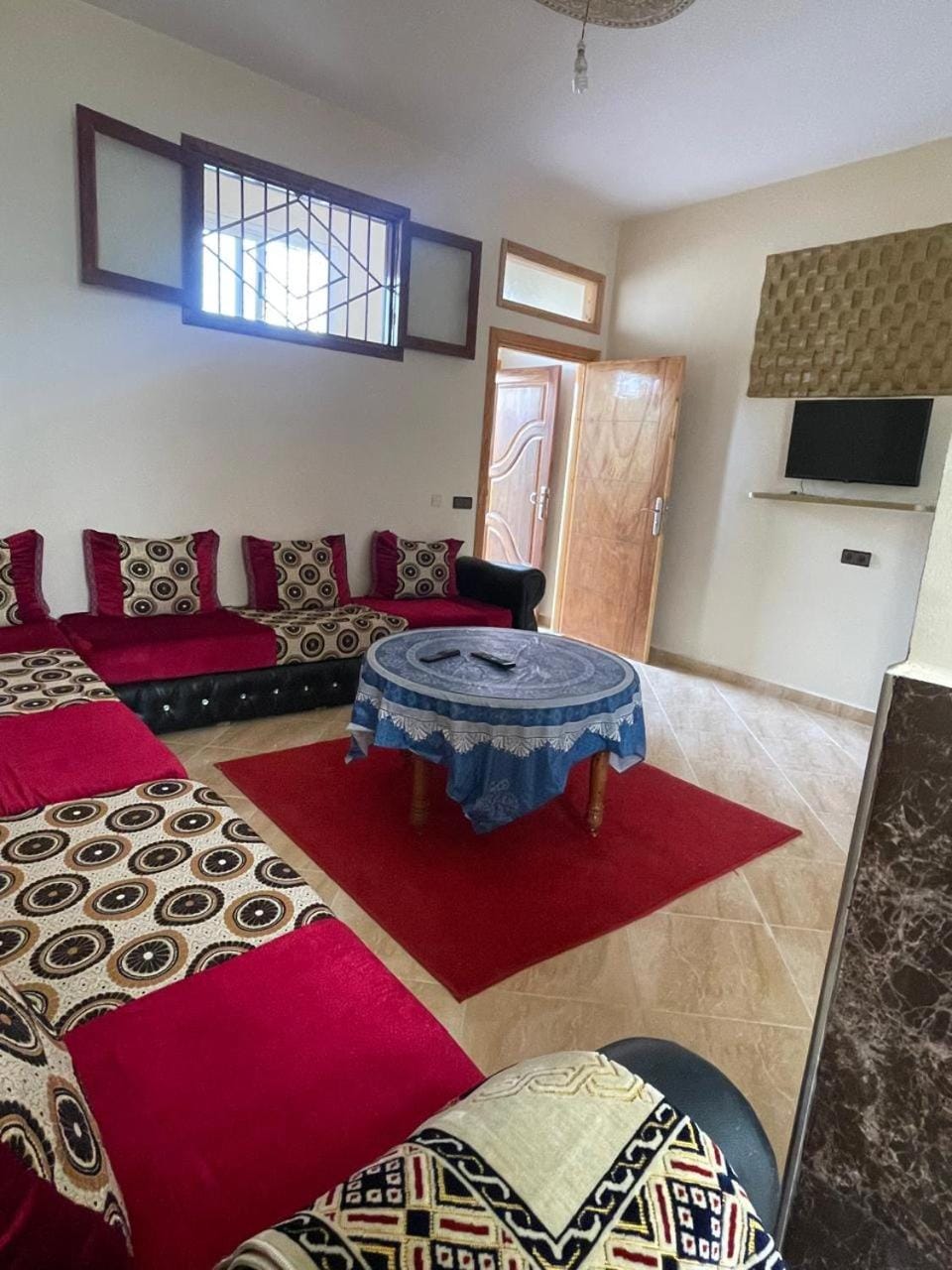 Communal lounge/ TV room, Bed, TV and multimedia, Kitchen or kitchenette, Living room, Photo of the whole room, Seating area, Bedroom