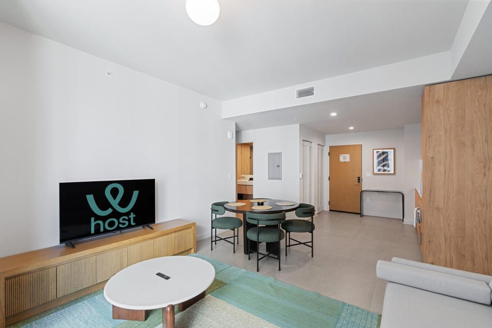 TV and multimedia, Living room, Seating area, Dining area