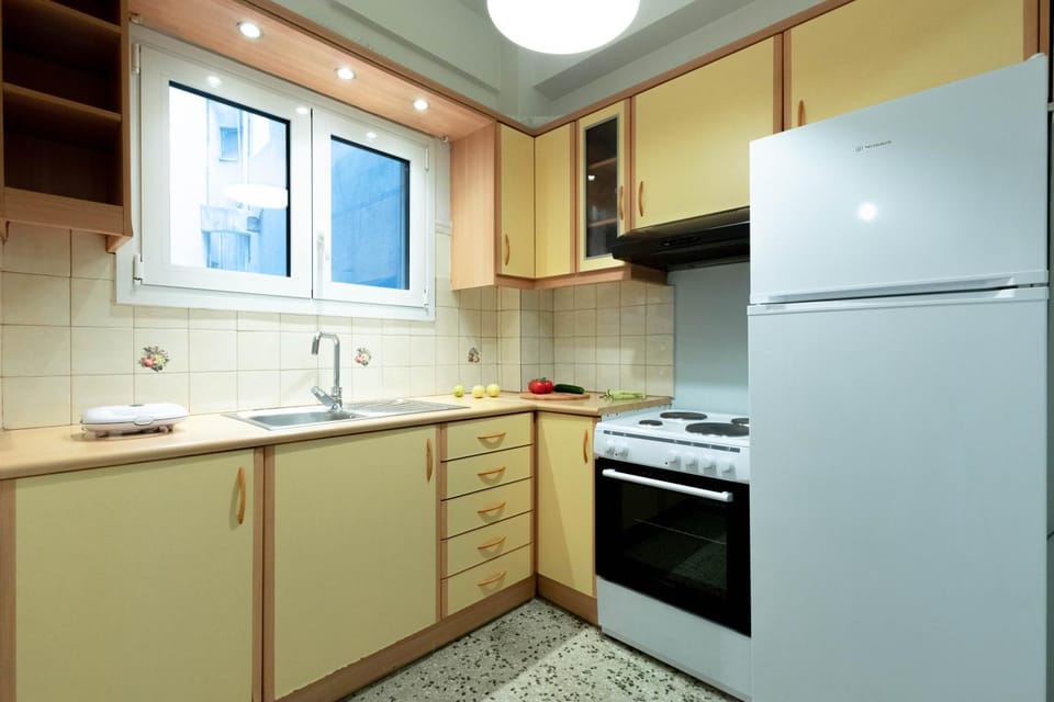 Photo of the whole room, oven, stove, kitchen