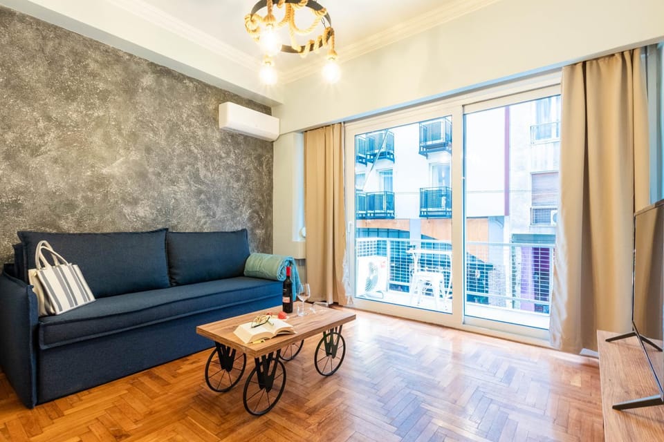 TV and multimedia, Photo of the whole room, Decorative detail, Seating area, City view