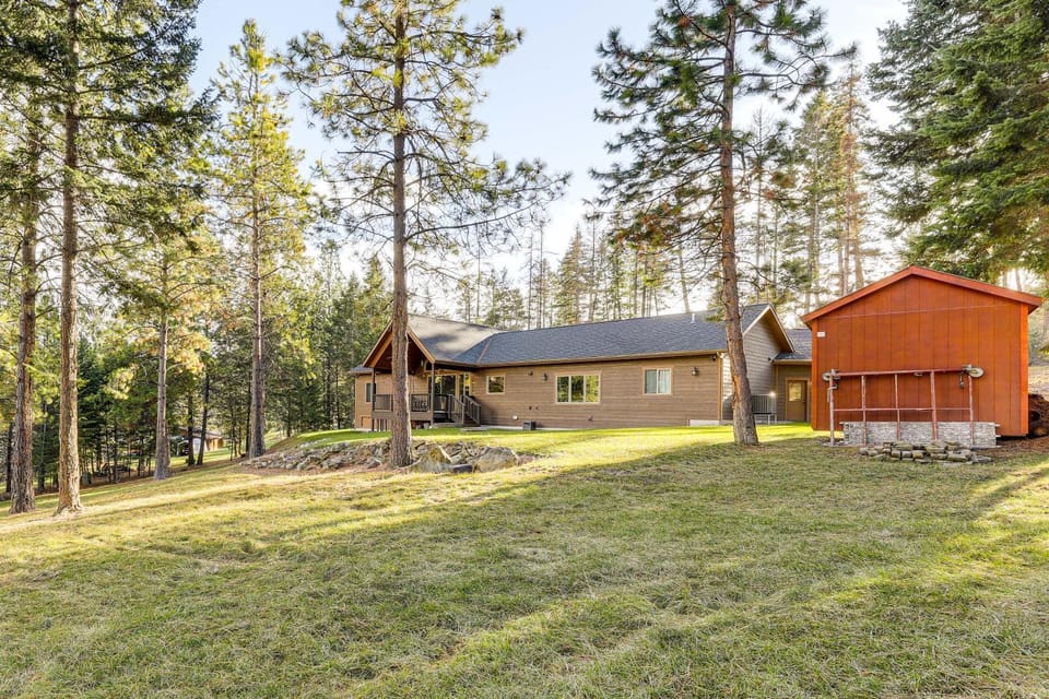 Deck + Views: Scenic Group Getaway in Lakeside! House in Lakeside