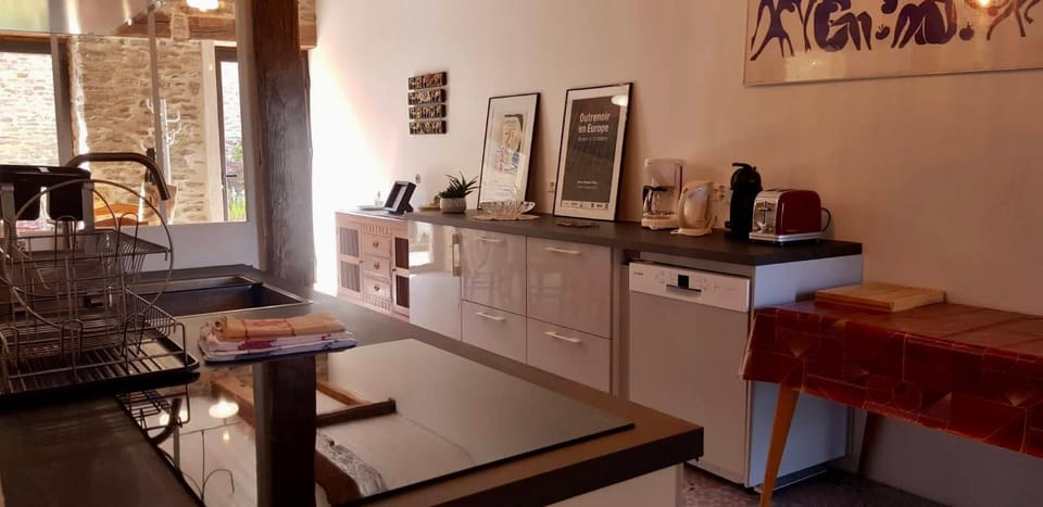 Kitchen or kitchenette, Living room