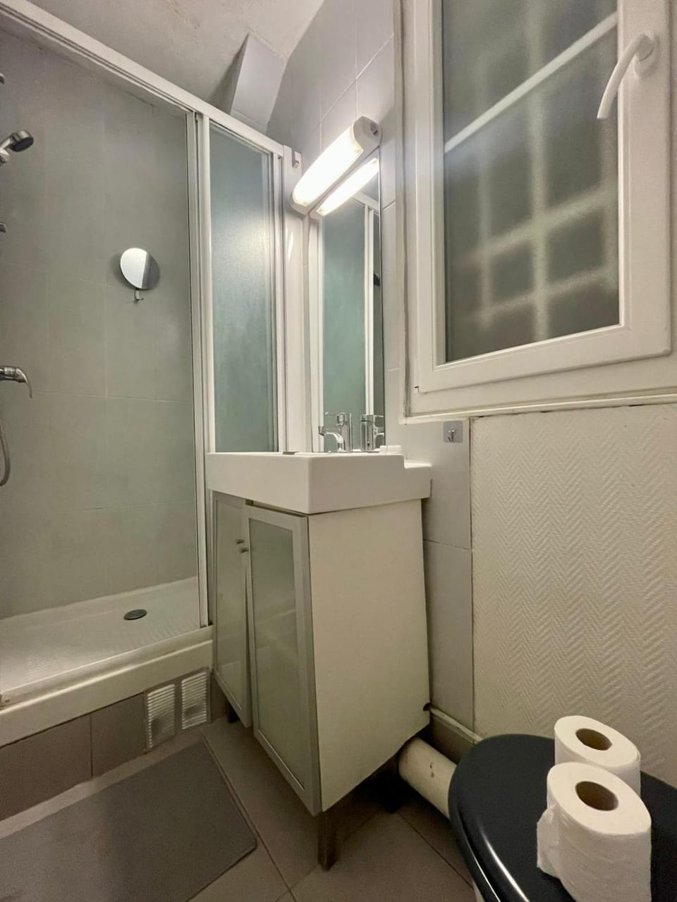 Shower, Toilet, Bathroom