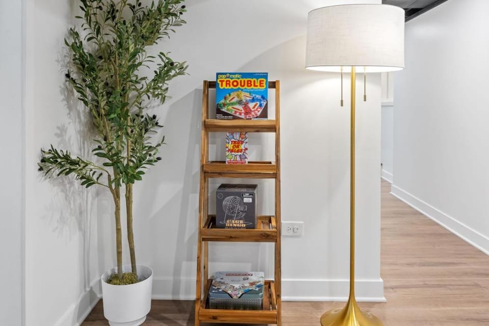 Stylish Forest Park Gem - Mins to Oak Park & Chicago House in Forest Park