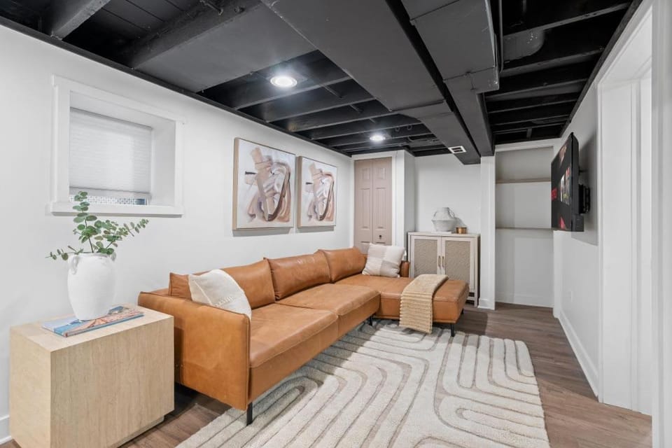 Stylish Forest Park Gem - Mins to Oak Park & Chicago House in Forest Park