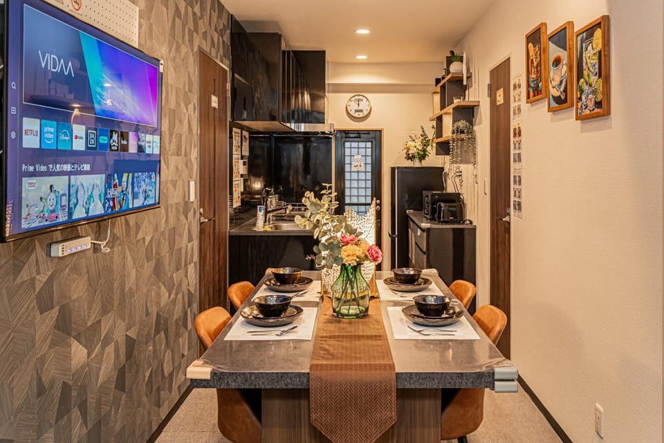 Dining area, Food