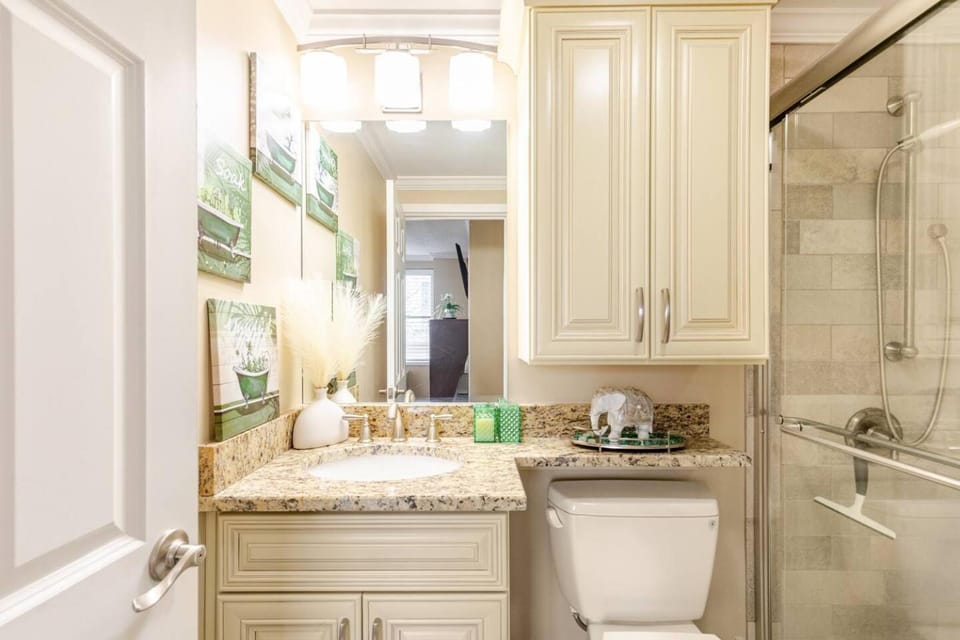 Bathroom, towels