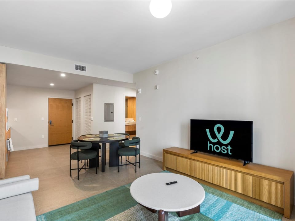 TV and multimedia, Living room, Seating area, Dining area