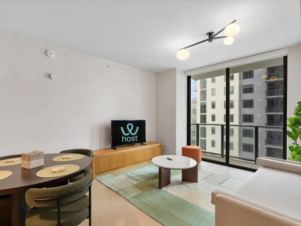 TV and multimedia, Living room, Seating area, Dining area