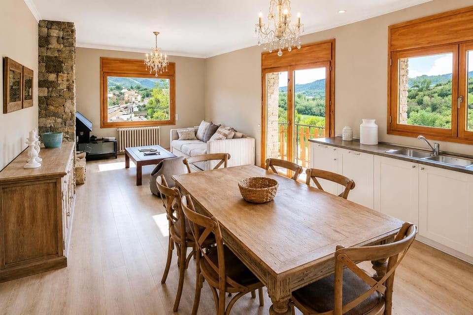CaL QuEROL Llivia 2 piscina, 8 pax, 2 baños y parking Apartment in Llívia