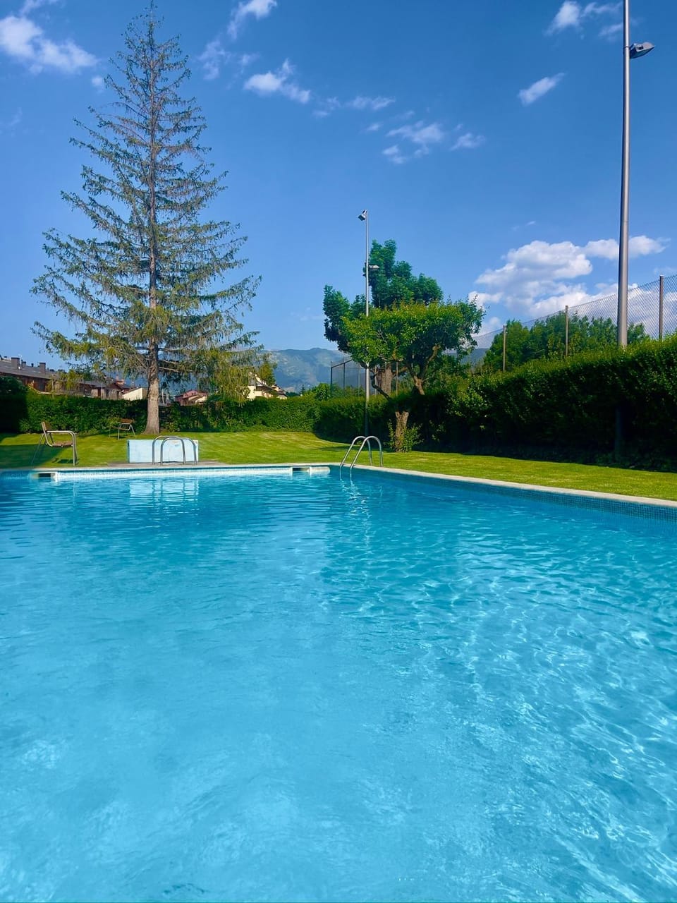 CaL QuEROL Llivia 2 piscina, 8 pax, 2 baños y parking Apartment in Llívia