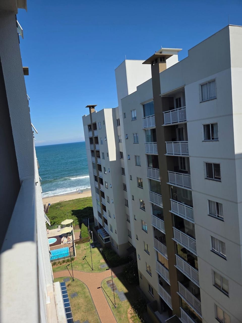 AP Pé na Areia - Piscina, Jacuzzi, Portaria 24 horas, todo refrigerado Apartment in State of Santa Catarina