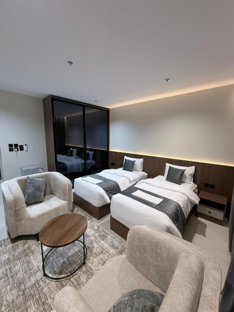 Bed, Living room, Photo of the whole room, Seating area, Bedroom