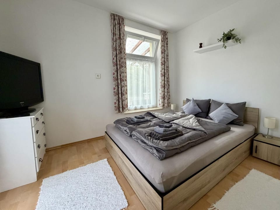 Bed, Bedroom